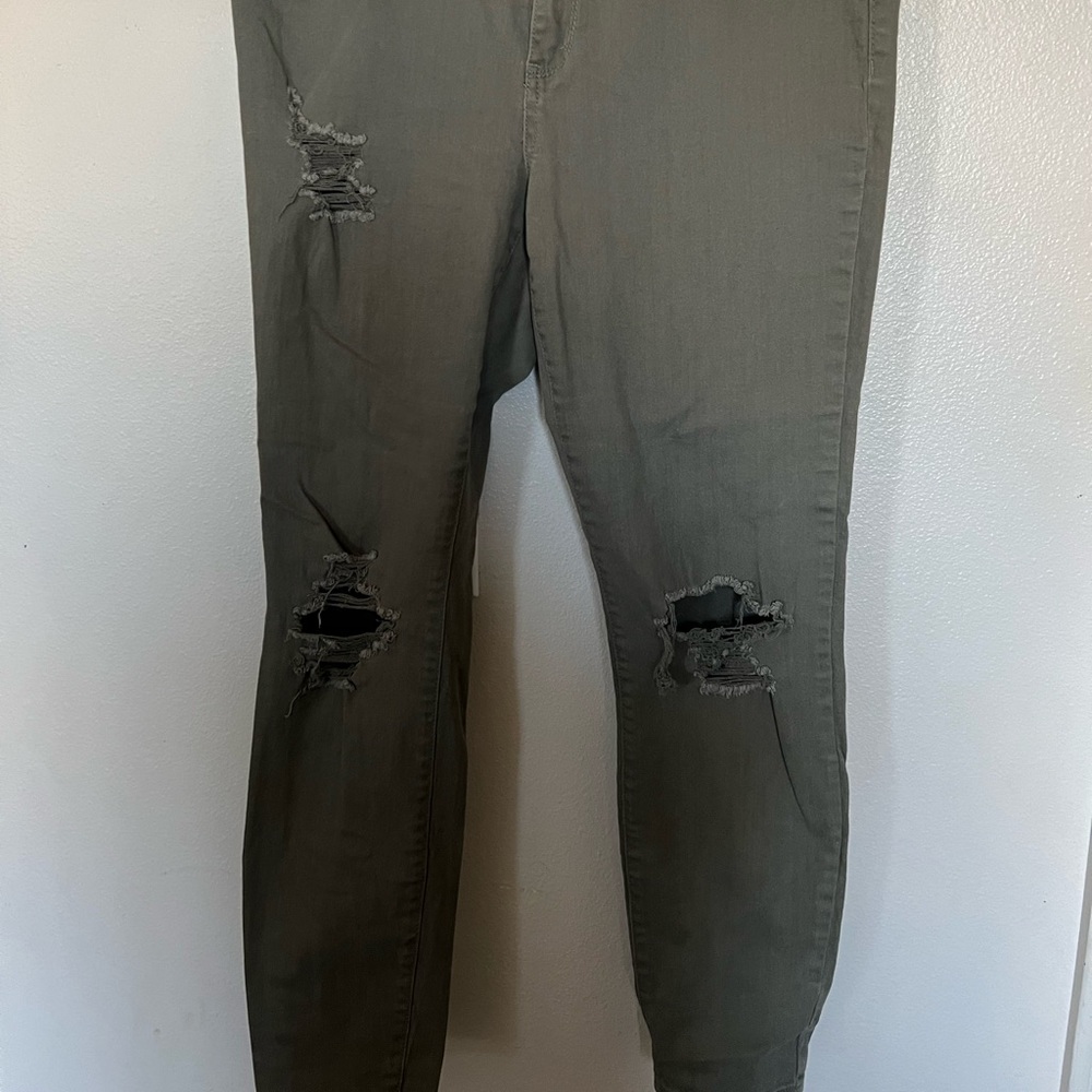 Skinny ripped jeans